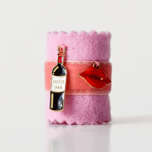 "Weinbandl" by ALINA SPIEGEL - verziert, rosa, lachsfarbene Borte, 2 Anhänger