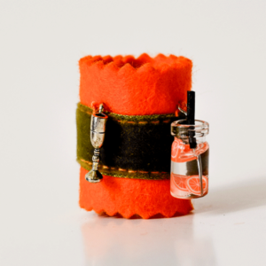 "Weinbandl" by ALINA SPIEGEL - verziert, orange, grüne Borte, 2 Anhänger