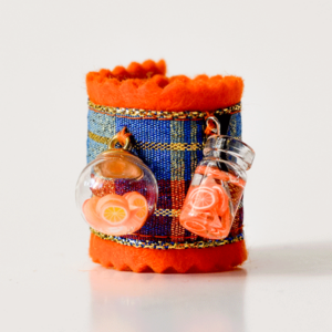 "Weinbandl" by ALINA SPIEGEL - verziert, orange, bunte Borte, 2 Anhänger