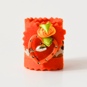 "Weinbandl" by ALINA SPIEGEL - kunstvoll verziert, orange, weissbraune Borte, 4 Anhänger
